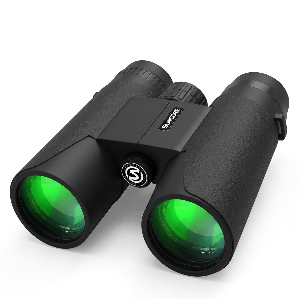 Gros plan sur les deux objectifs de 42 mm aux reflets verts des jumelles 10x42, vues de trois quarts sur fond blanc