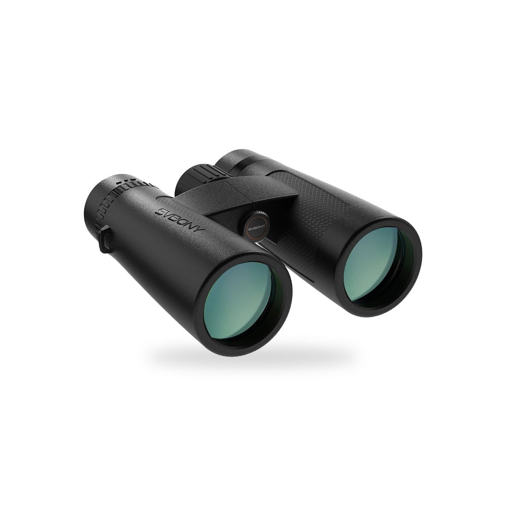 Jumelles 10x42 SVBONY SV202 noires, vues de trois quarts, sur fond blanc